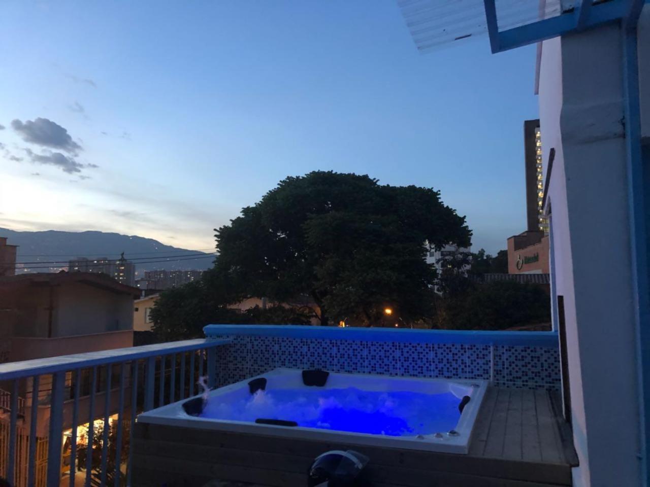 Air Guest House Medellín Extérieur photo
